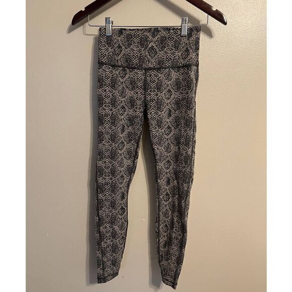 Athleta Ultimate 7/8 Tight Snake Print Sz. XXS - Picture 3 of 7